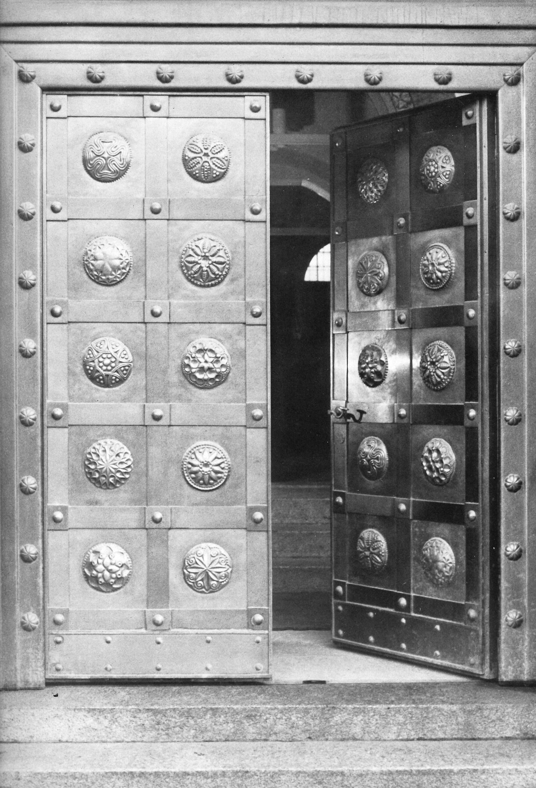 Porta in bronzo del fabbro Johann Gestle