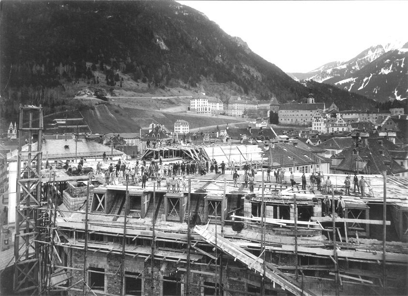 Bauarbeiten am Hauptsitz Postplatz.